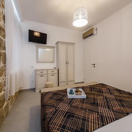 Angels-split **** Apartman