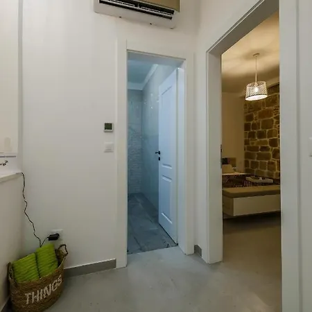 Angels-split **** Apartman