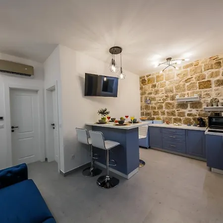 Apartment Angels-split **** Split