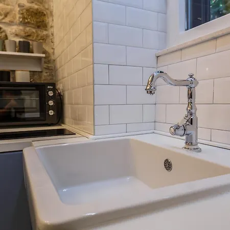 Angels-split **** Apartment