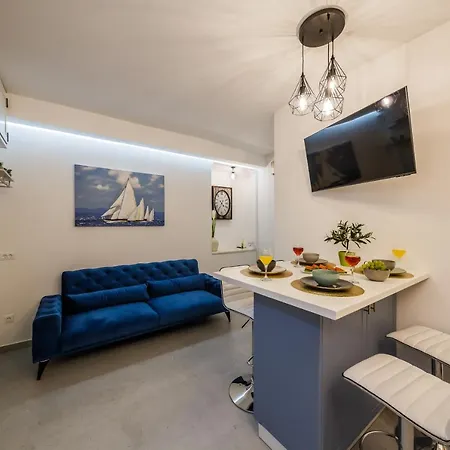 Angels-split **** Apartment Split