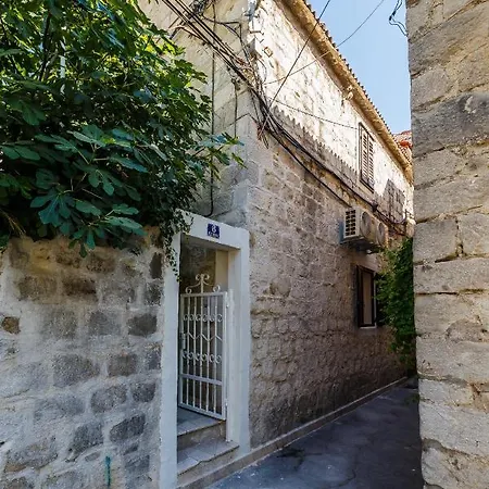 Apartment Angels-split **** Split