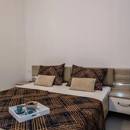 Apartment Angels-split **** Split